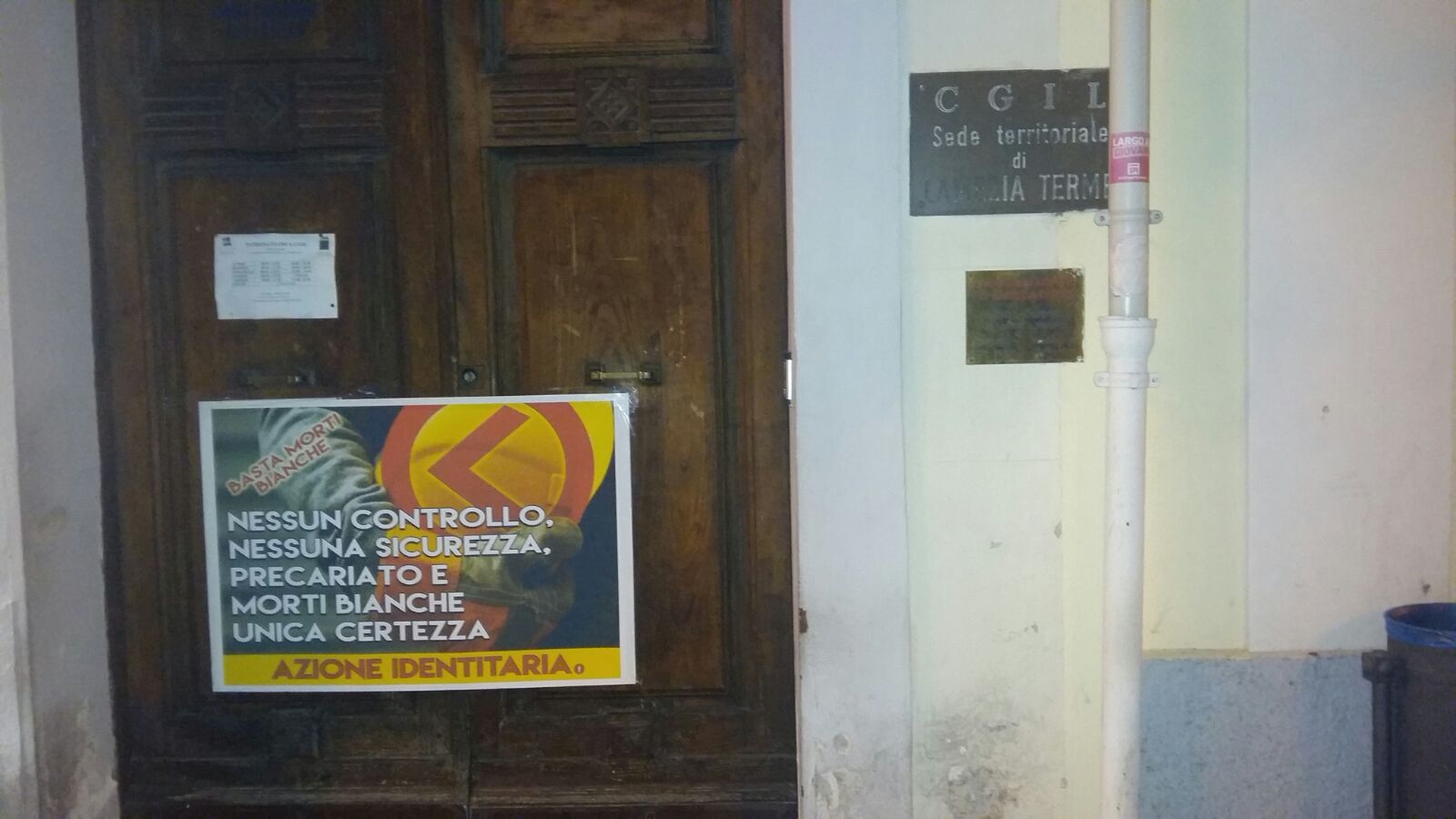 Blitz di Azione Identitaria a Lamezia presso le sedi di CGIL, CISL e UIL: "BASTA MORTI BIANCHE!"